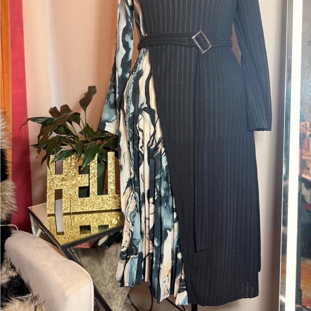 Elegant Black and Patterned Women's Dress - Picture 2 of 5